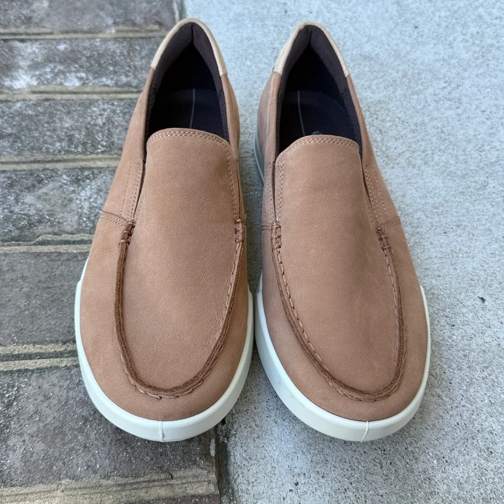 ECCO Men’s Cathum Moc Toe Slip on Sneaker. Light Brown. Size 39. NWT.